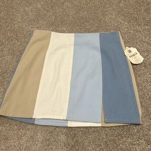 Block denim mini skirt.